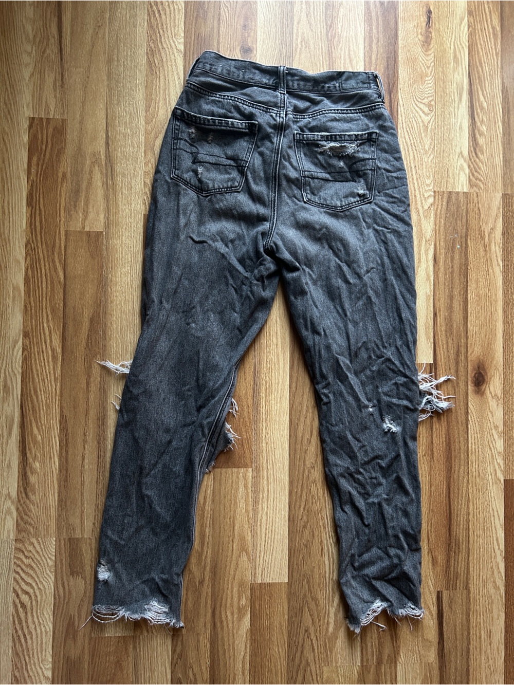 Distressed Jeans - Picture 5 of 6